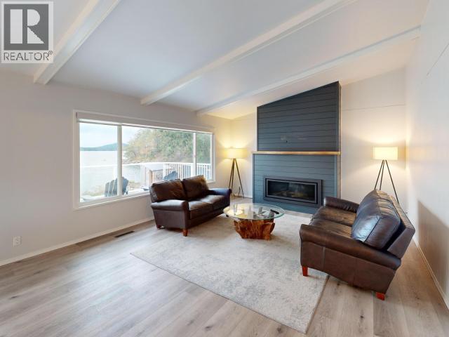 2440 Jenkinson Road, Powell River, BC - Indoor Photo Showing Living Room With Fireplace