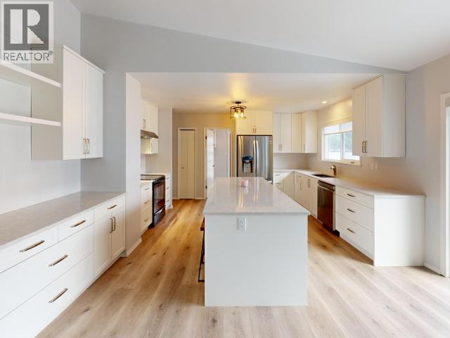 2440 Jenkinson Road, Powell River, BC - Indoor Photo Showing Kitchen