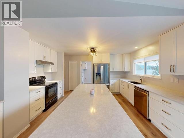 2440 Jenkinson Road, Powell River, BC - Indoor Photo Showing Kitchen With Double Sink