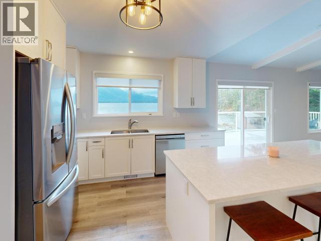 2440 Jenkinson Road, Powell River, BC - Indoor Photo Showing Kitchen With Double Sink