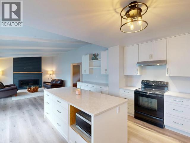 2440 Jenkinson Road, Powell River, BC - Indoor Photo Showing Kitchen