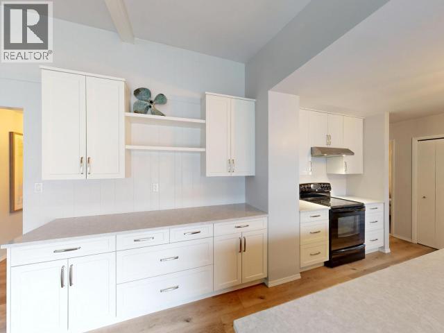 2440 Jenkinson Road, Powell River, BC - Indoor Photo Showing Kitchen