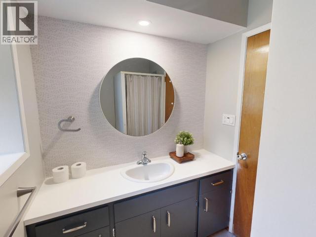 2440 Jenkinson Road, Powell River, BC - Indoor Photo Showing Bathroom