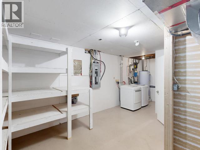 2440 Jenkinson Road, Powell River, BC - Indoor Photo Showing Laundry Room