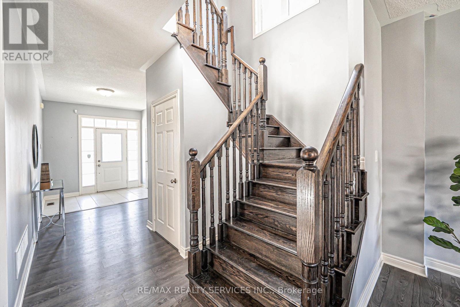 10 Mccabe Lane, New Tecumseth, ON - Indoor Photo Showing Other Room