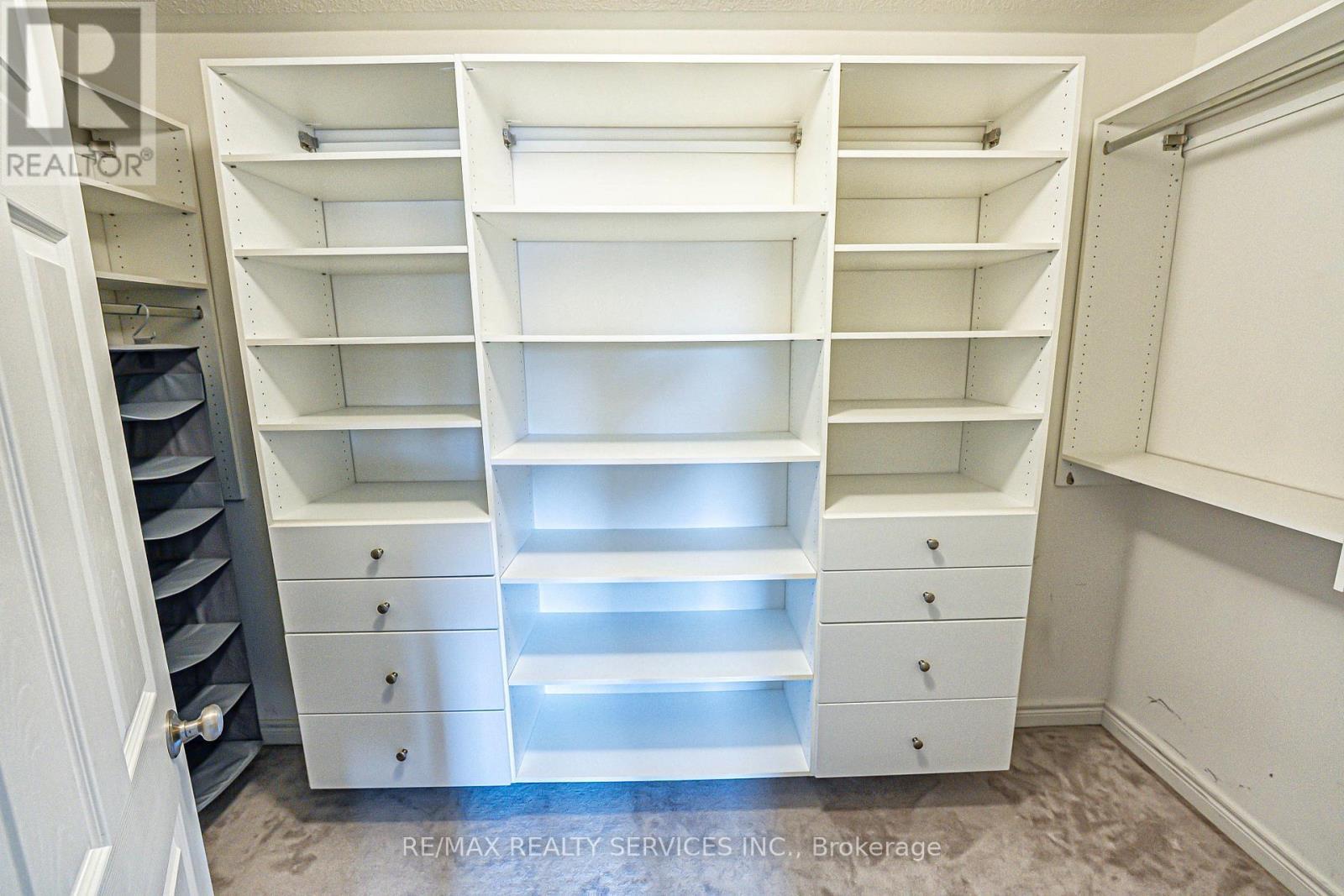 10 Mccabe Lane, New Tecumseth, ON - Indoor With Storage