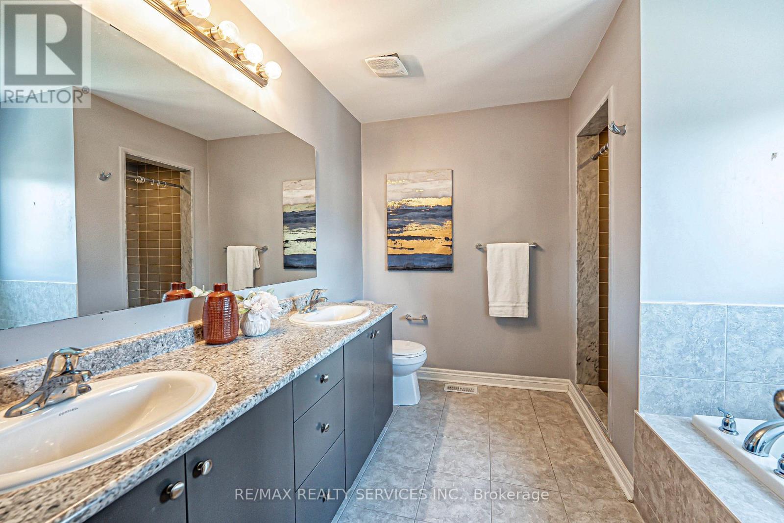 10 Mccabe Lane, New Tecumseth, ON - Indoor Photo Showing Bathroom