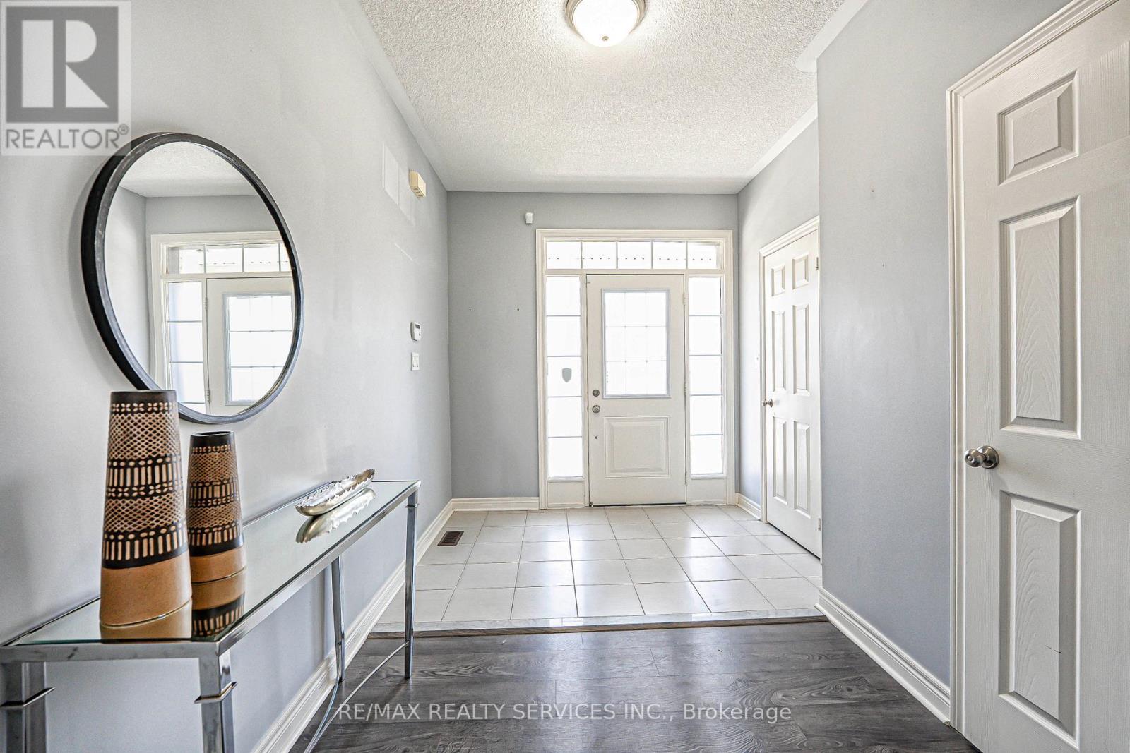 10 Mccabe Lane, New Tecumseth, ON - Indoor Photo Showing Other Room