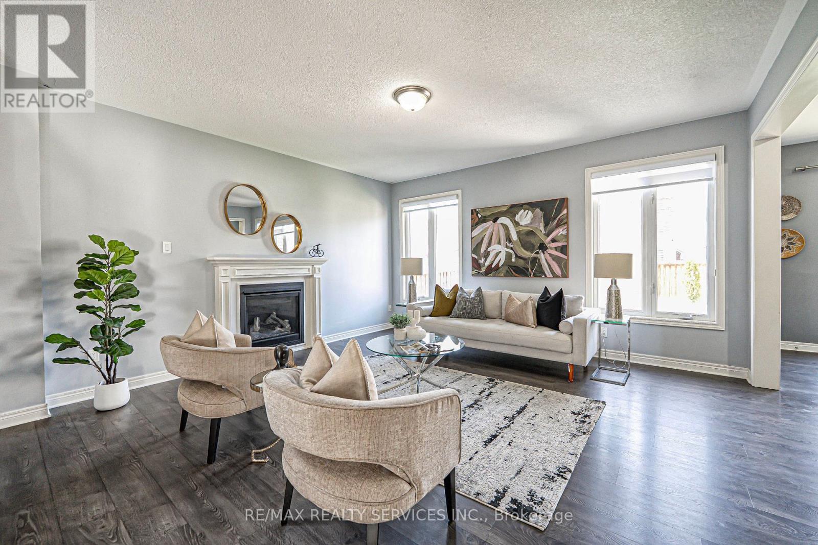 10 Mccabe Lane, New Tecumseth, ON - Indoor Photo Showing Living Room With Fireplace