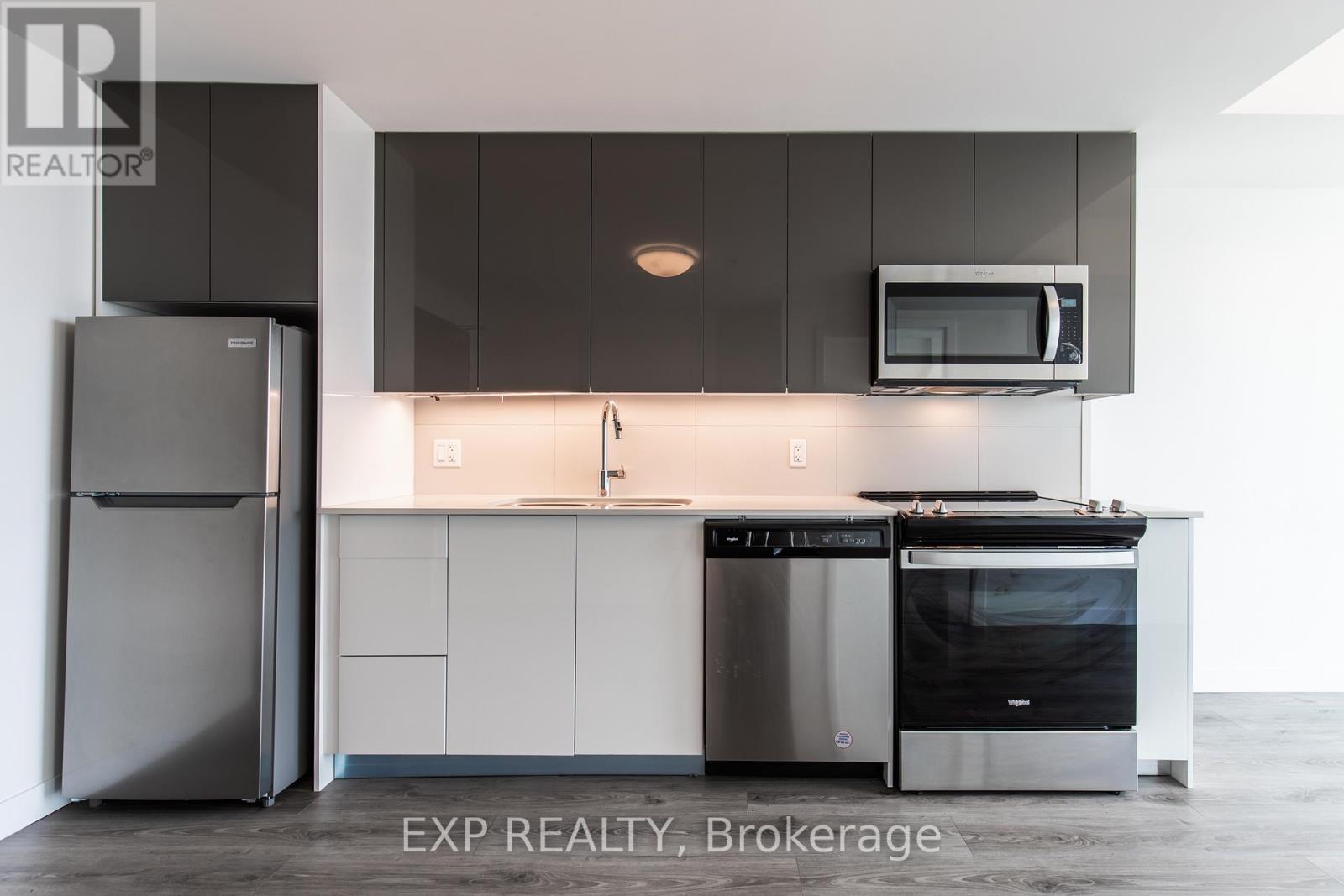 3908 - 60 Frederick Street, Kitchener, ON - Indoor Photo Showing Kitchen