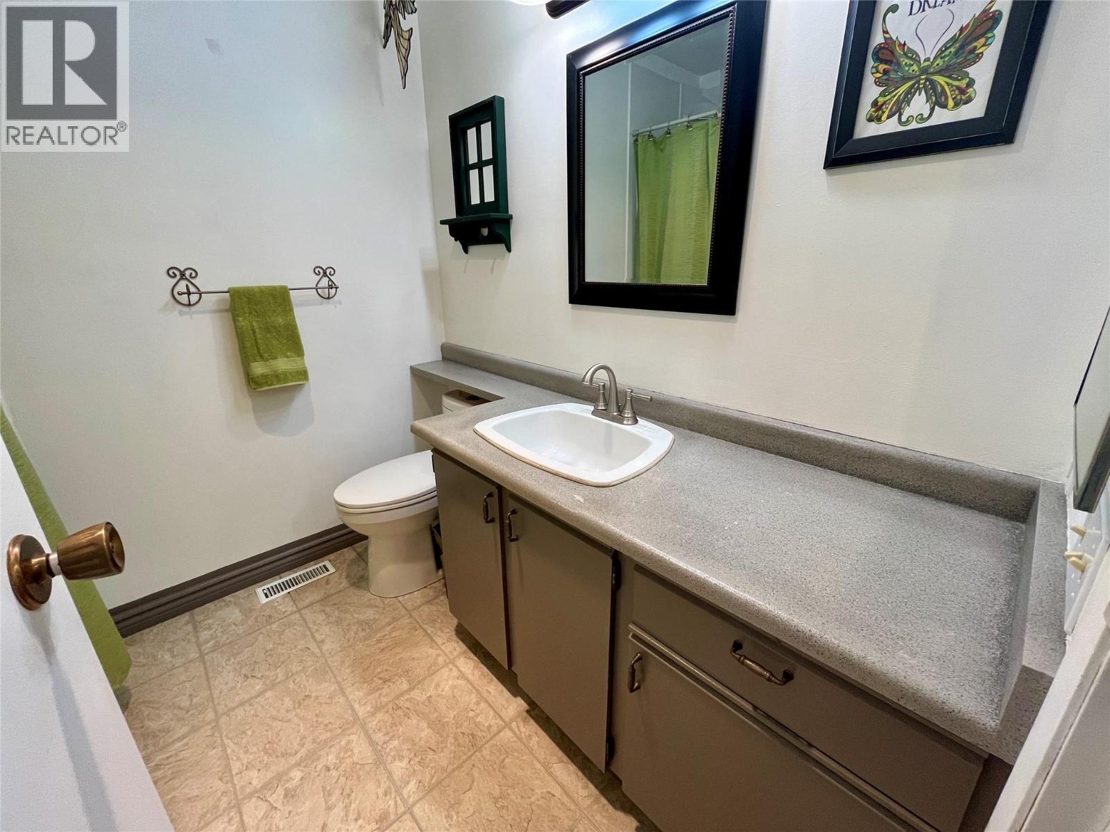 215 Peace River Crescent, Tumbler Ridge, BC - Indoor Photo Showing Bathroom