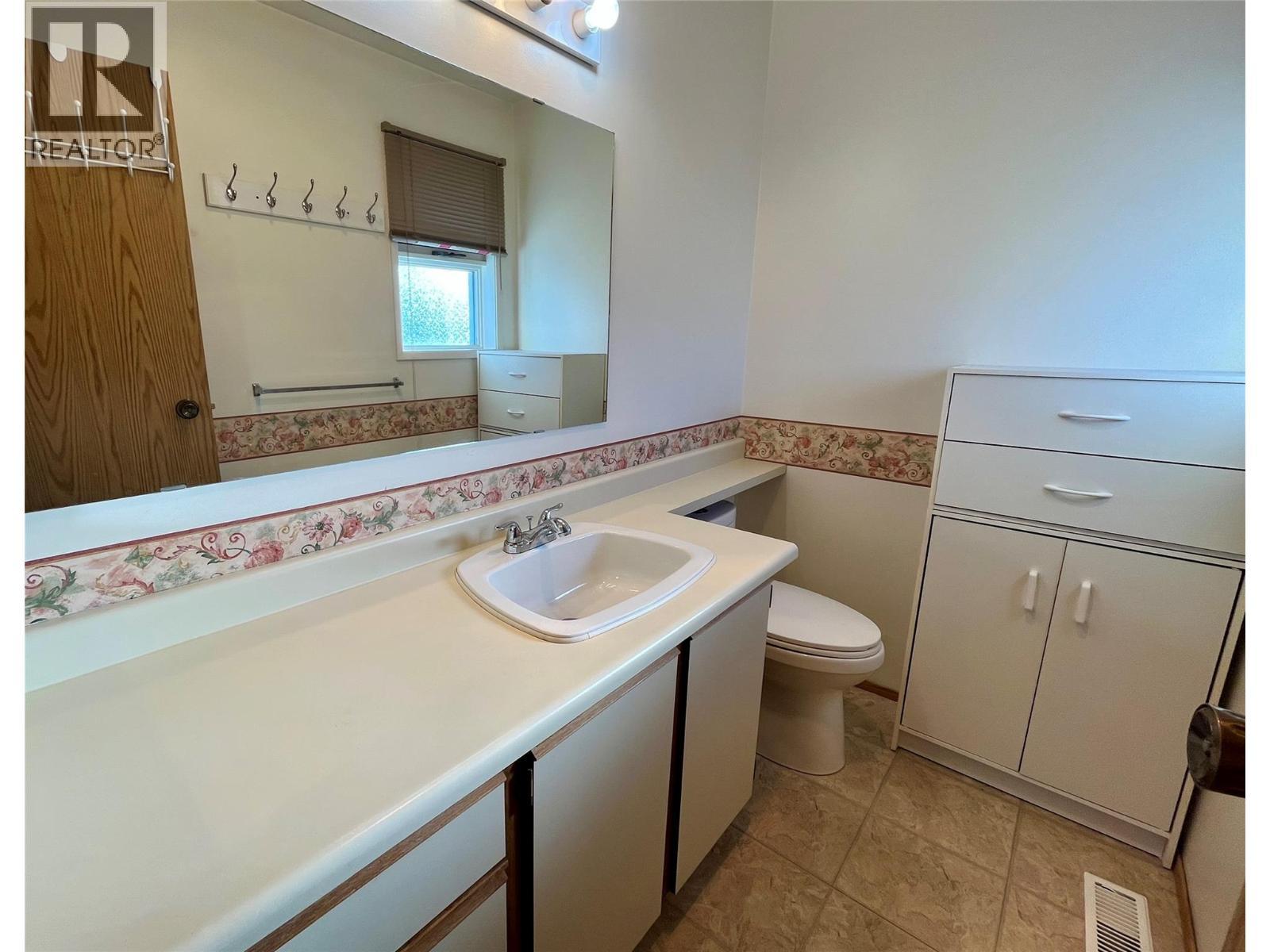 215 Peace River Crescent, Tumbler Ridge, BC - Indoor Photo Showing Bathroom