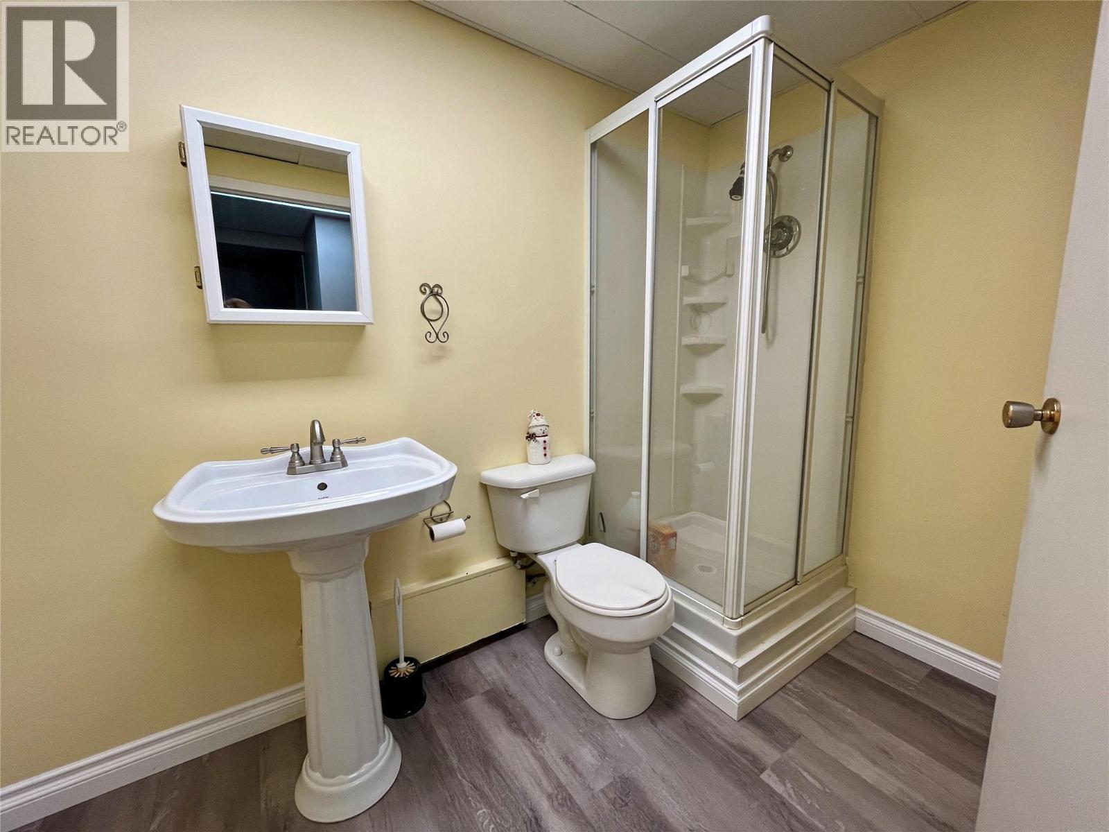 215 Peace River Crescent, Tumbler Ridge, BC - Indoor Photo Showing Bathroom