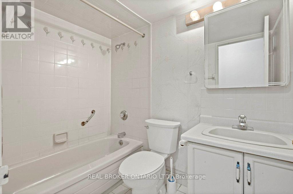 101 - 265 Westcourt Place, Waterloo, ON - Indoor Photo Showing Bathroom
