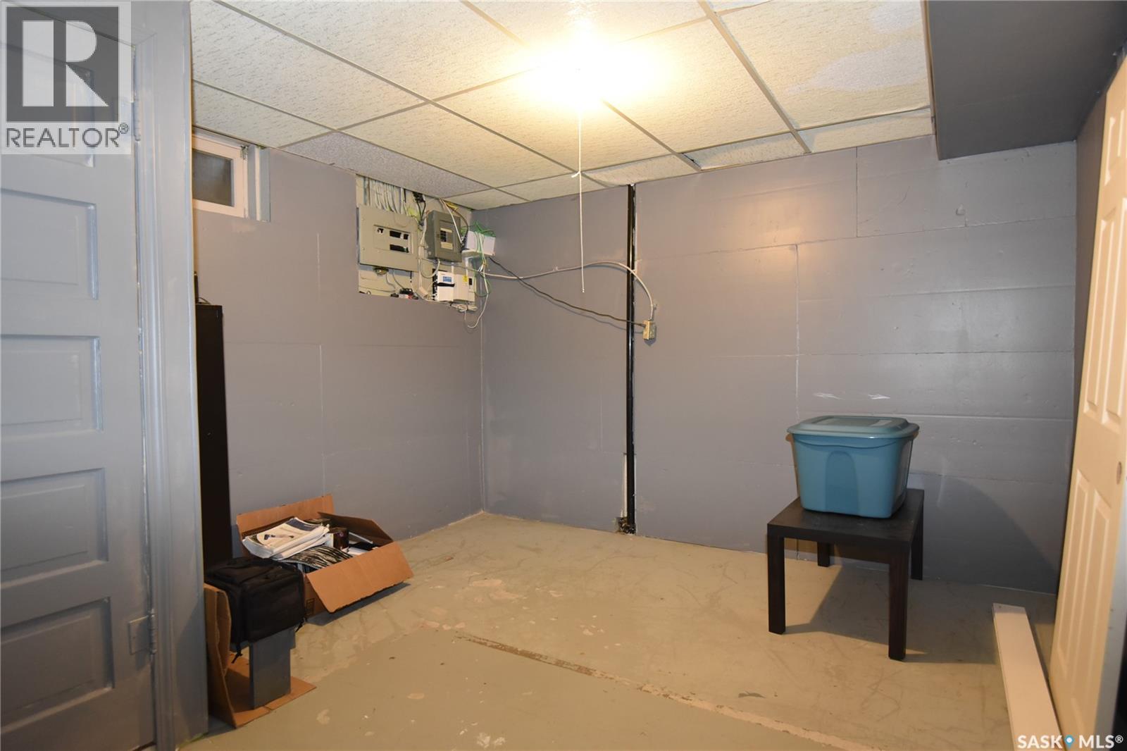 312 6Th Avenue E, Nipawin, SK - Indoor