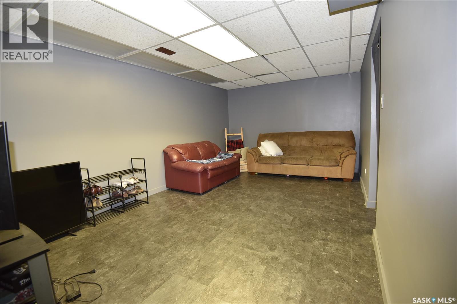 312 6Th Avenue E, Nipawin, SK - Indoor Photo Showing Other Room