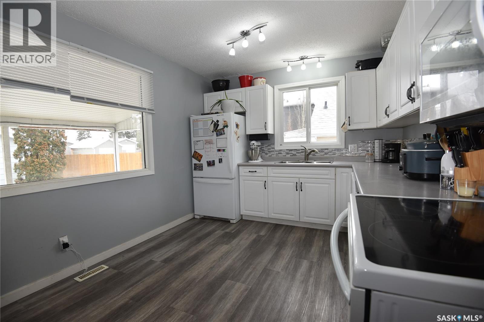 312 6Th Avenue E, Nipawin, SK - Indoor Photo Showing Kitchen