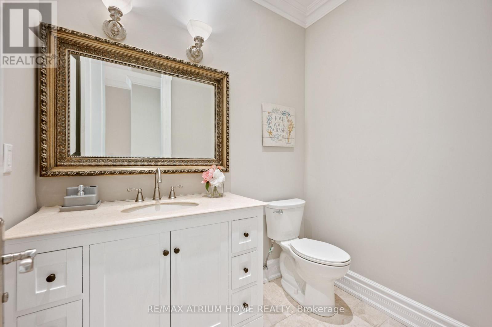 242 Parkview Avenue, Toronto, ON - Indoor Photo Showing Bathroom