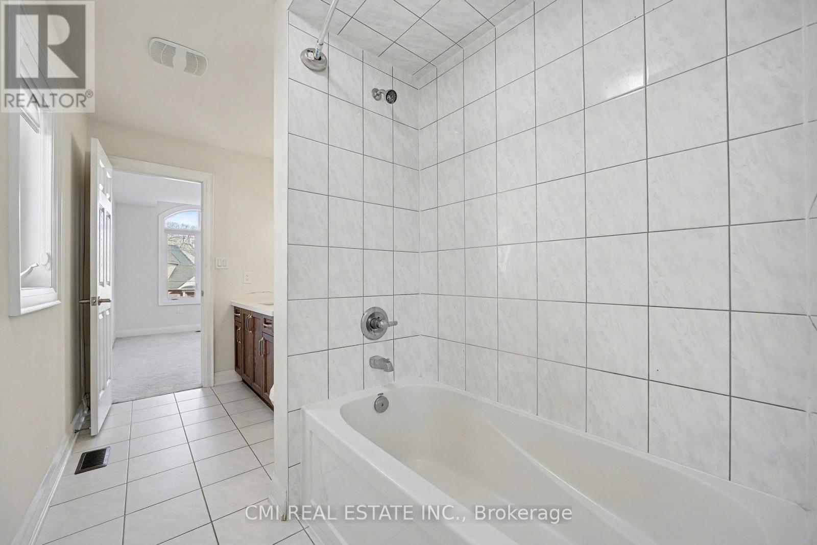 343 Northglen Boulevard W, Clarington, ON - Indoor Photo Showing Bathroom