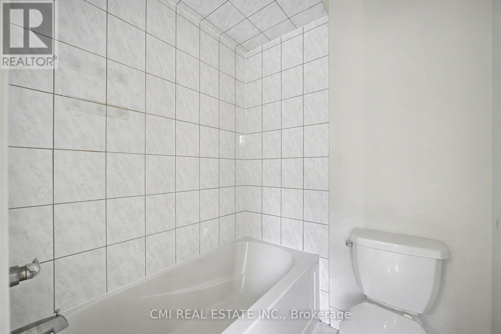 343 Northglen Boulevard W, Clarington, ON - Indoor Photo Showing Bathroom