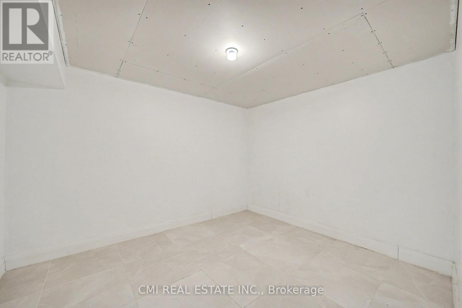 343 Northglen Boulevard W, Clarington, ON - Indoor Photo Showing Other Room