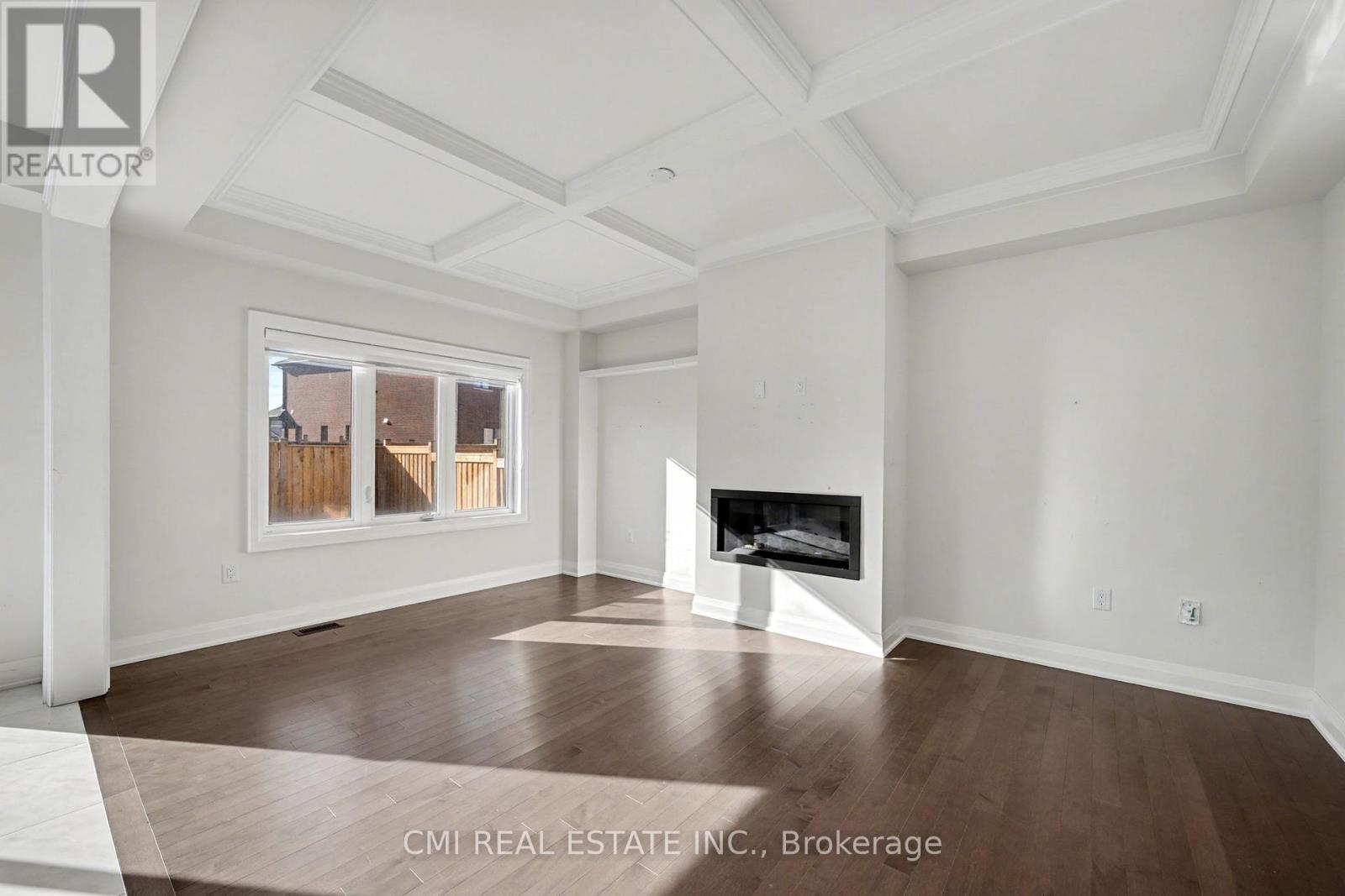 343 Northglen Boulevard W, Clarington, ON - Indoor Photo Showing Living Room With Fireplace