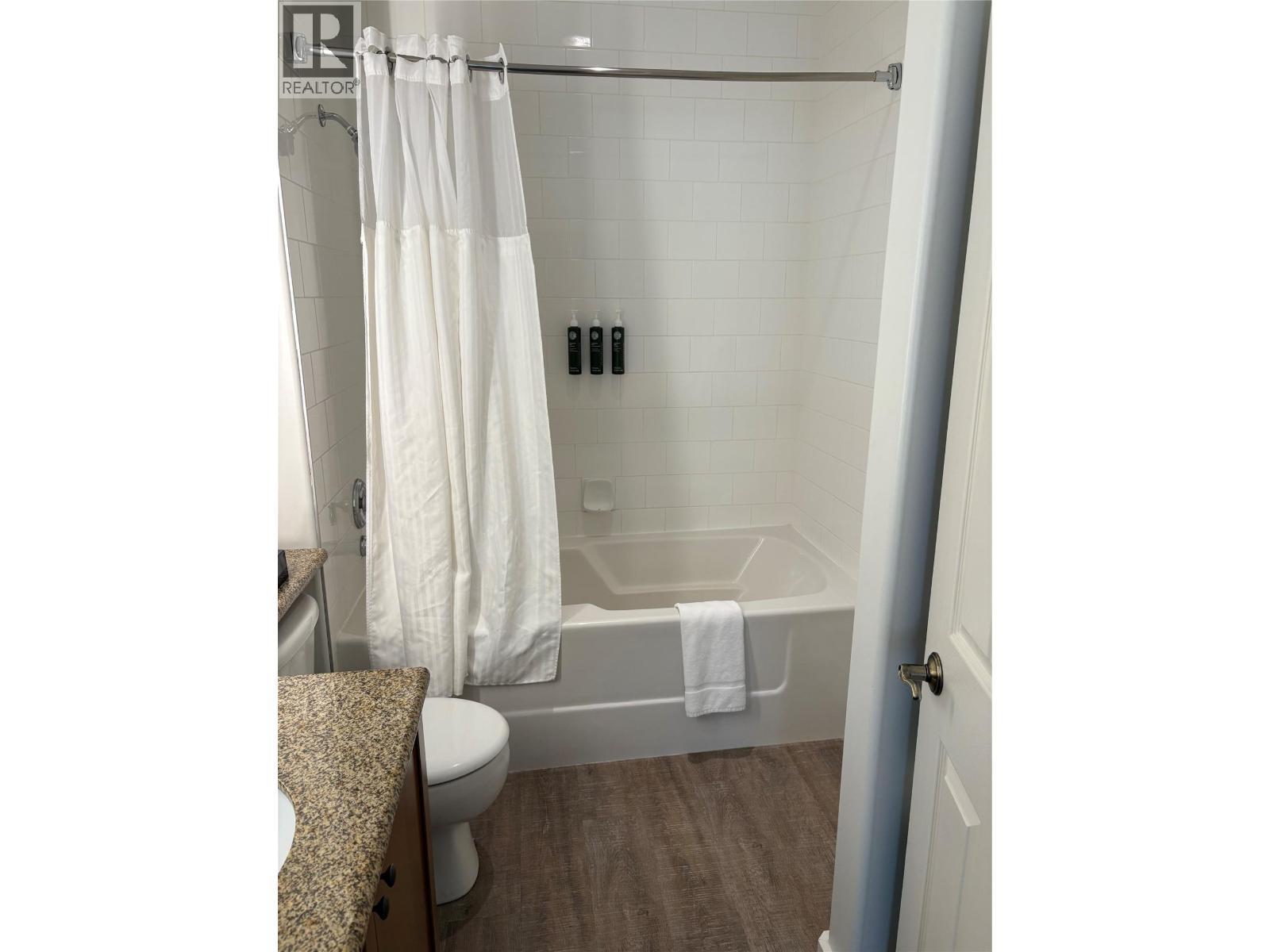 1200 Rancher Creek Road Unit# 10, Osoyoos, BC - Indoor Photo Showing Bathroom