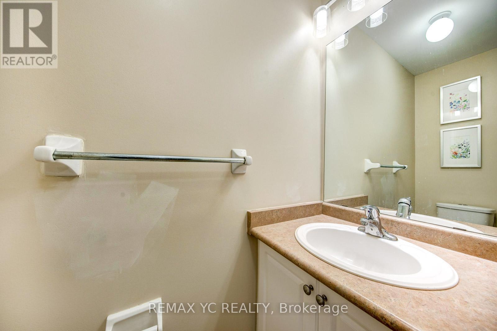 110 Dolce Crescent, Vaughan, ON - Indoor Photo Showing Bathroom
