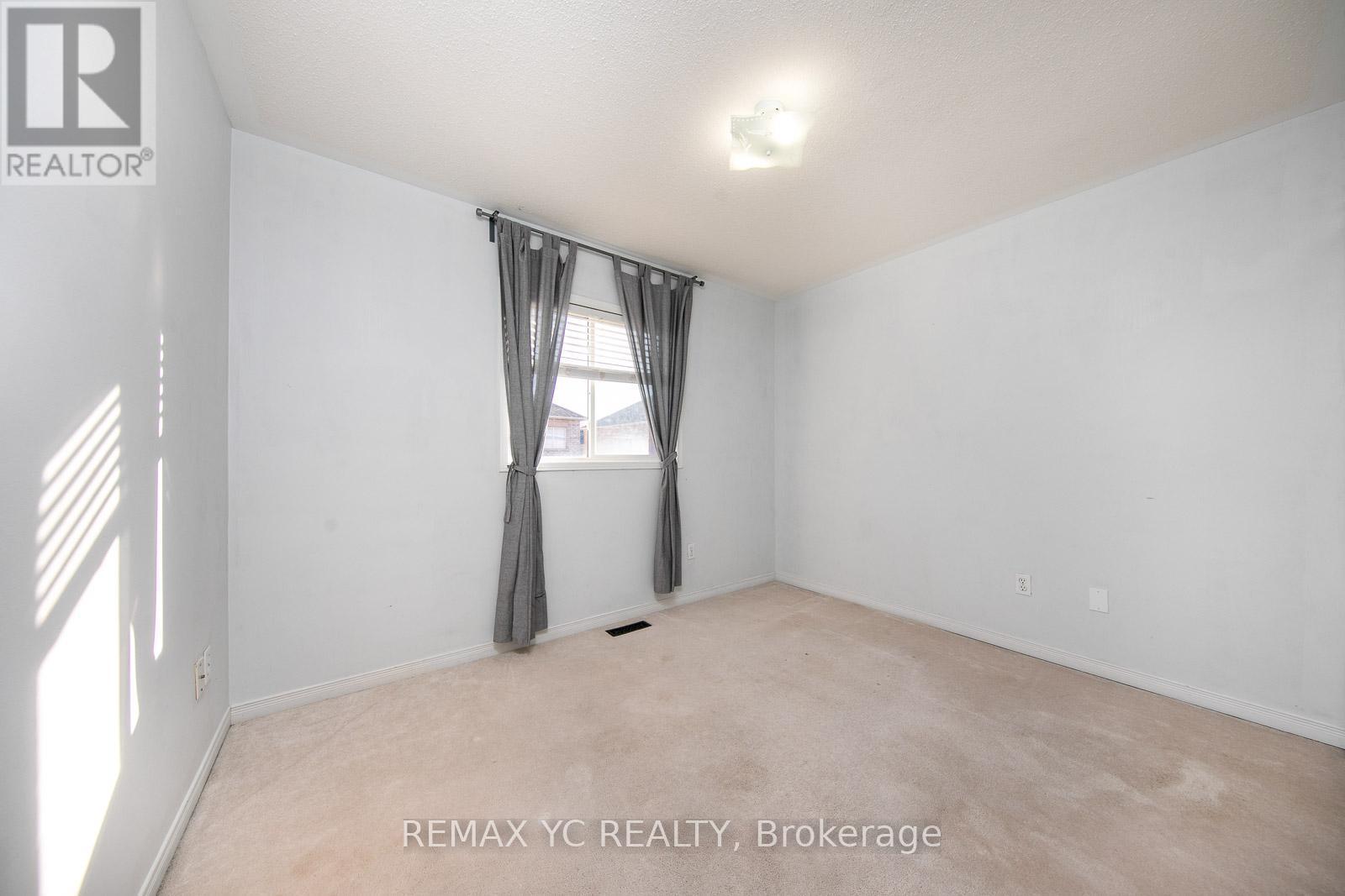 110 Dolce Crescent, Vaughan, ON - Indoor Photo Showing Other Room