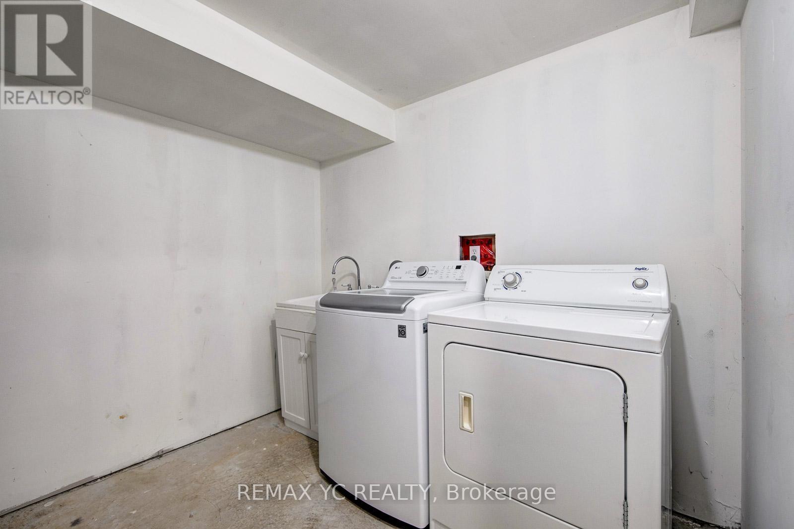 110 Dolce Crescent, Vaughan, ON - Indoor Photo Showing Laundry Room