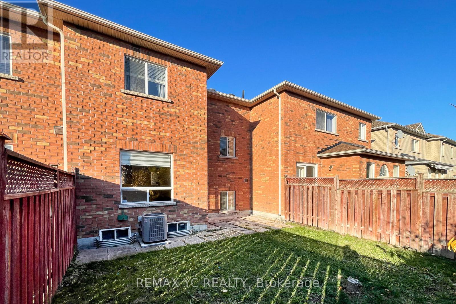 110 Dolce Crescent, Vaughan, ON - Outdoor With Exterior