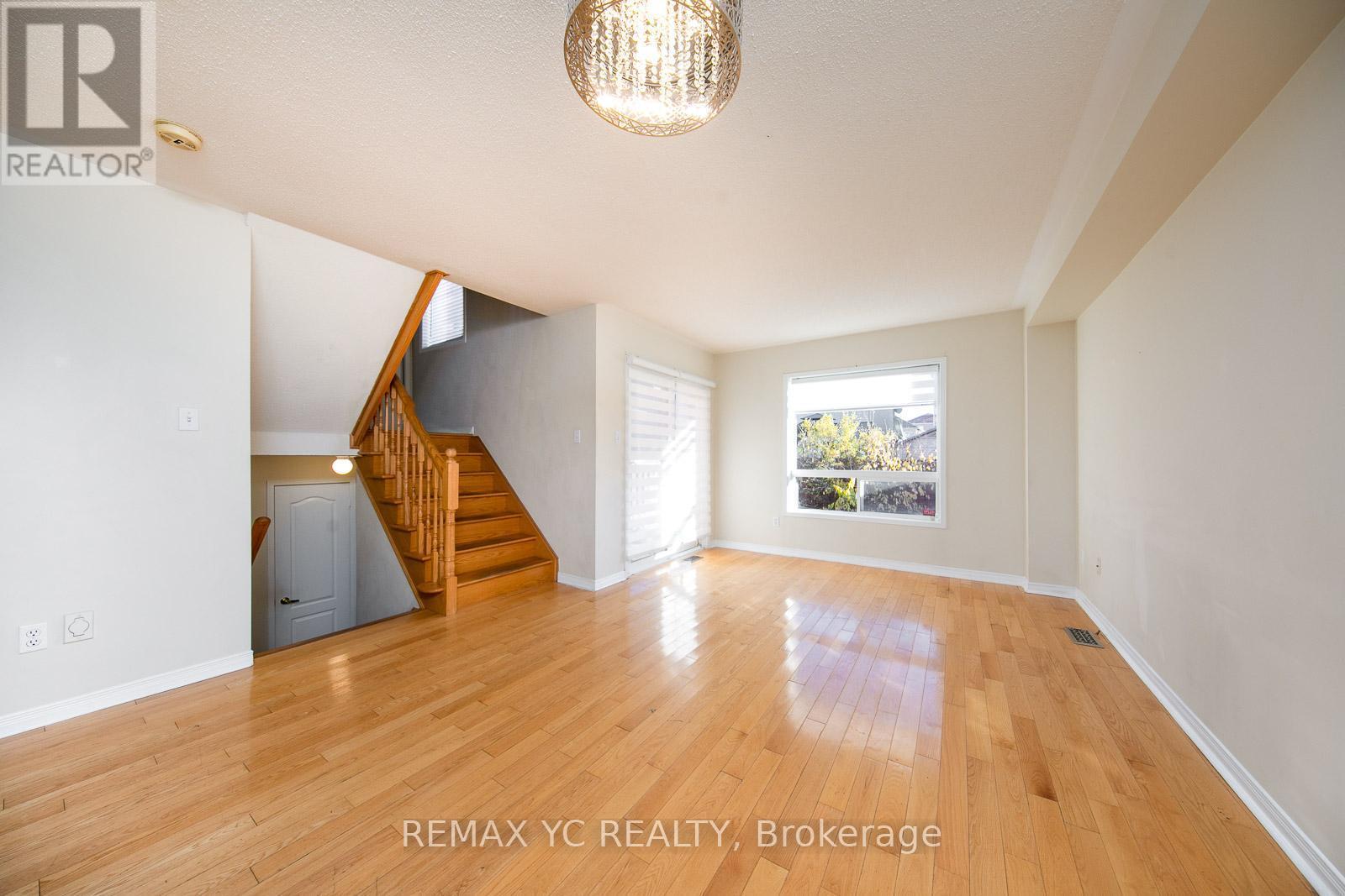 110 Dolce Crescent, Vaughan, ON - Indoor Photo Showing Other Room