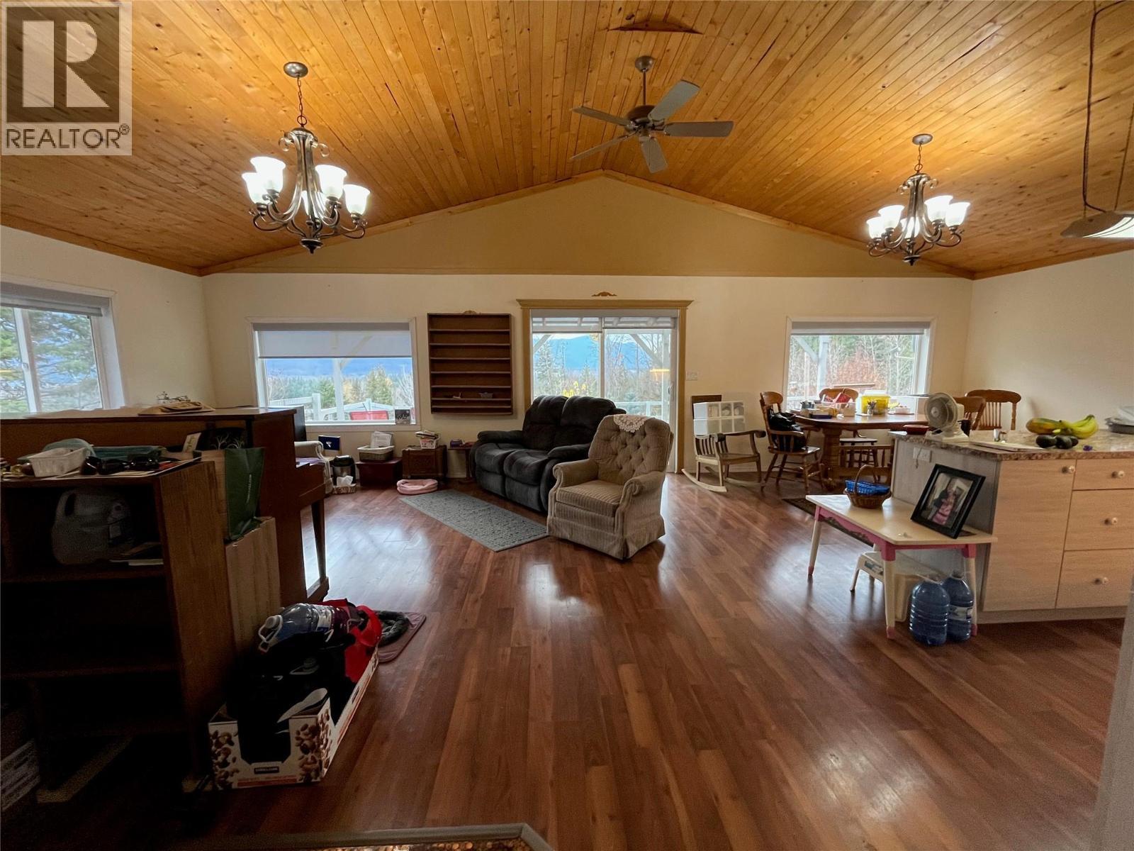 2481 Squilax Anglemont Road Unit# 25, Lee Creek, BC - Indoor