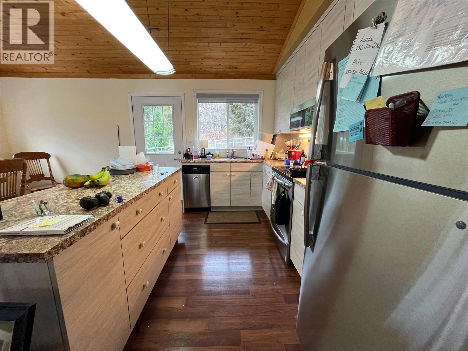 2481 Squilax Anglemont Road Unit# 25, Lee Creek, BC - Indoor Photo Showing Kitchen