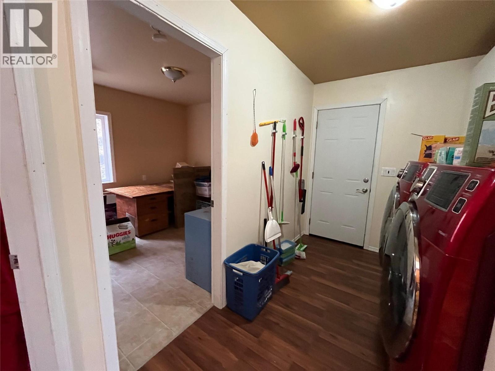 2481 Squilax Anglemont Road Unit# 25, Lee Creek, BC - Indoor Photo Showing Laundry Room