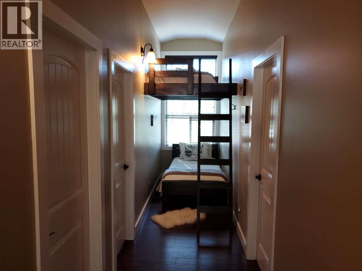 9200 Shale Avenue, Summerland, BC - Indoor Photo Showing Other Room