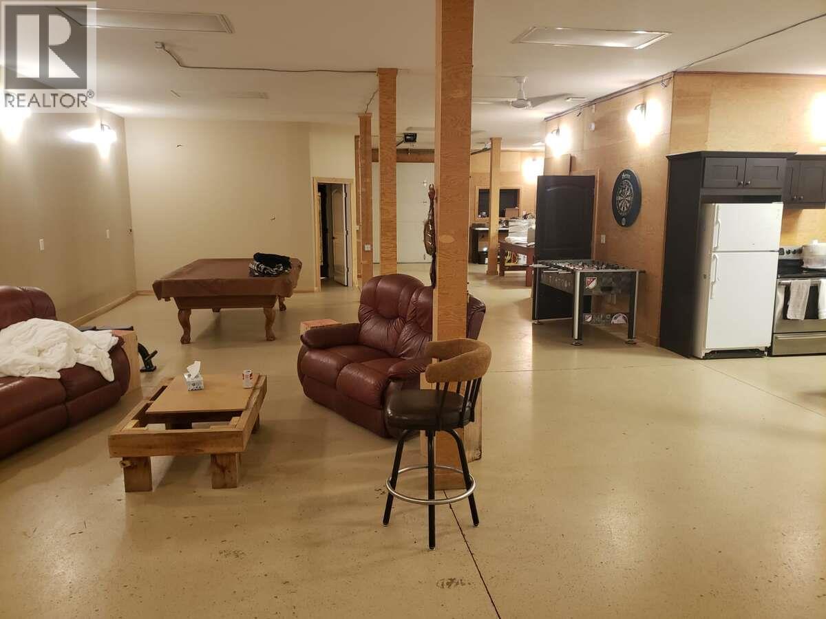 9200 Shale Avenue, Summerland, BC - Indoor