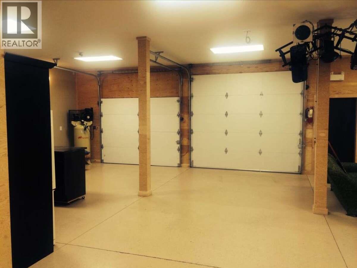 9200 Shale Avenue, Summerland, BC - Indoor Photo Showing Garage