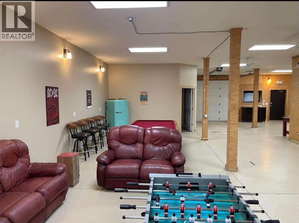 9200 Shale Avenue, Summerland, BC - Indoor