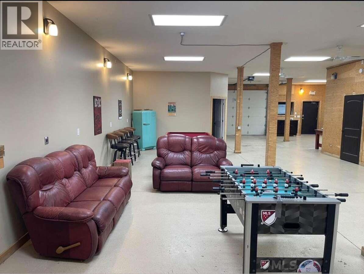 9200 Shale Avenue, Summerland, BC - Indoor