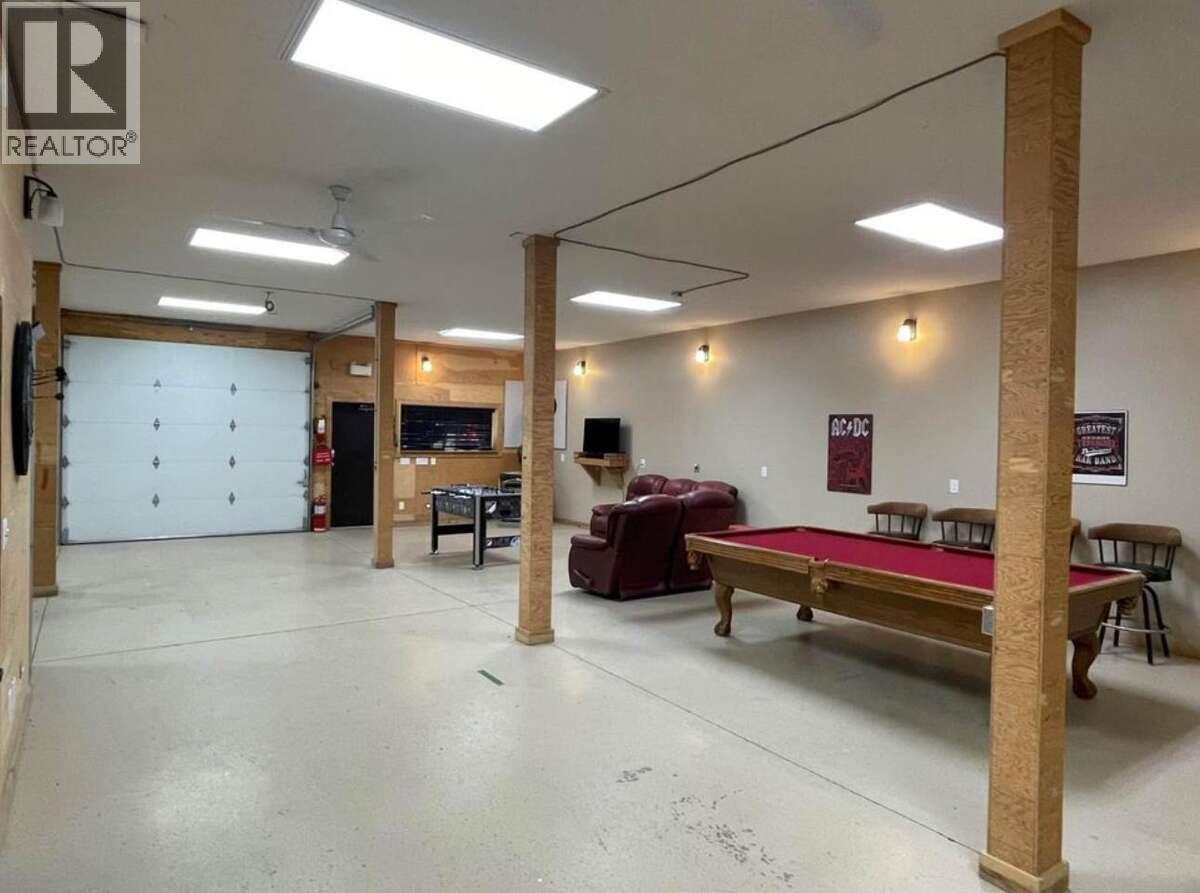 9200 Shale Avenue, Summerland, BC - Indoor Photo Showing Garage