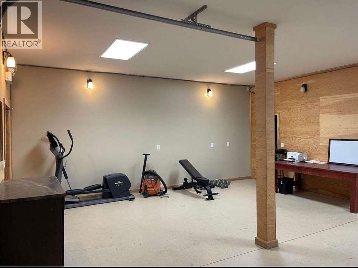 9200 Shale Avenue, Summerland, BC - Indoor