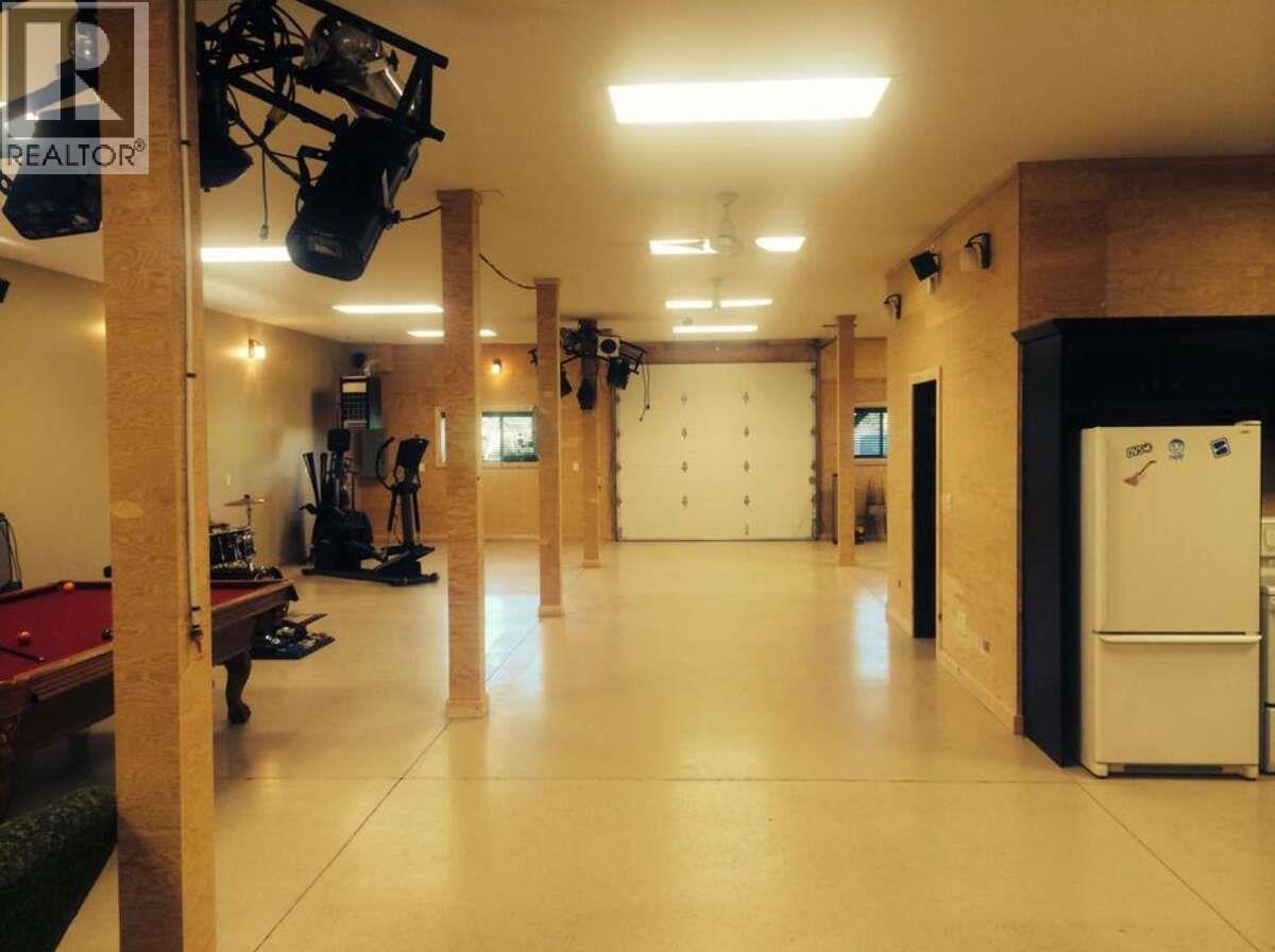 9200 Shale Avenue, Summerland, BC - Indoor