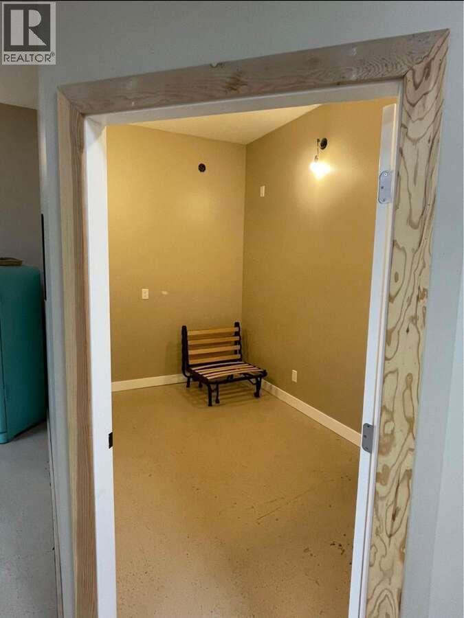 9200 Shale Avenue, Summerland, BC - Indoor Photo Showing Other Room