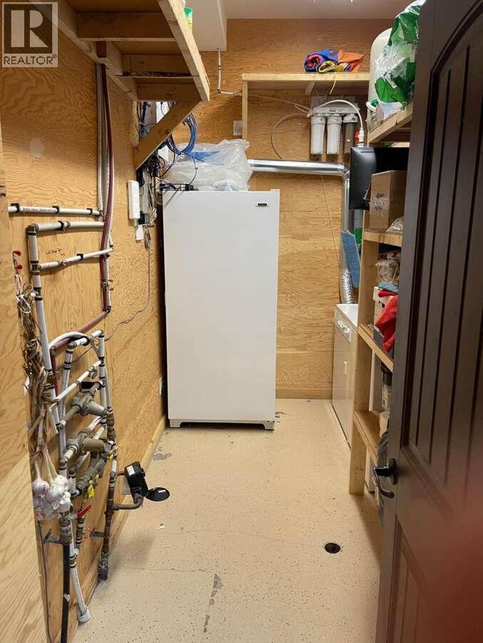 9200 Shale Avenue, Summerland, BC - Indoor