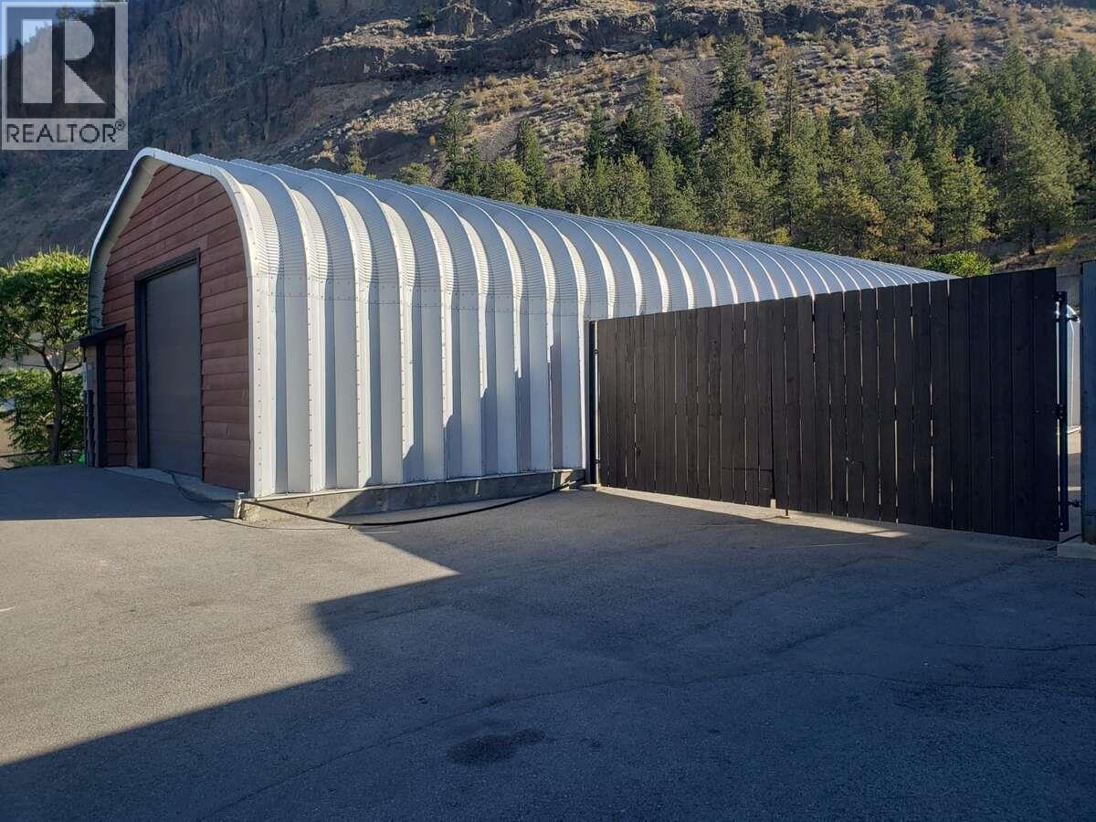 9200 Shale Avenue, Summerland, BC - Outdoor