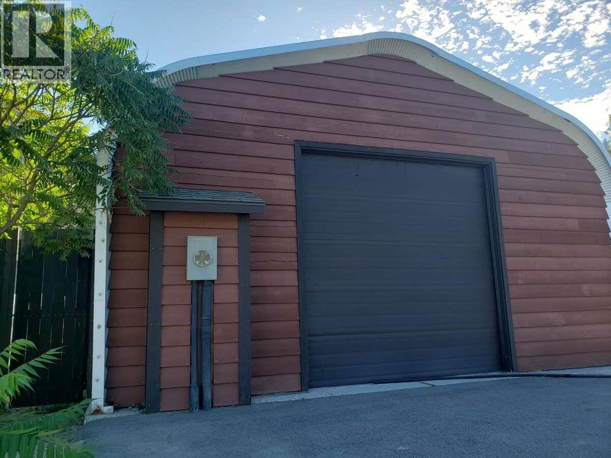 9200 Shale Avenue, Summerland, BC - Outdoor