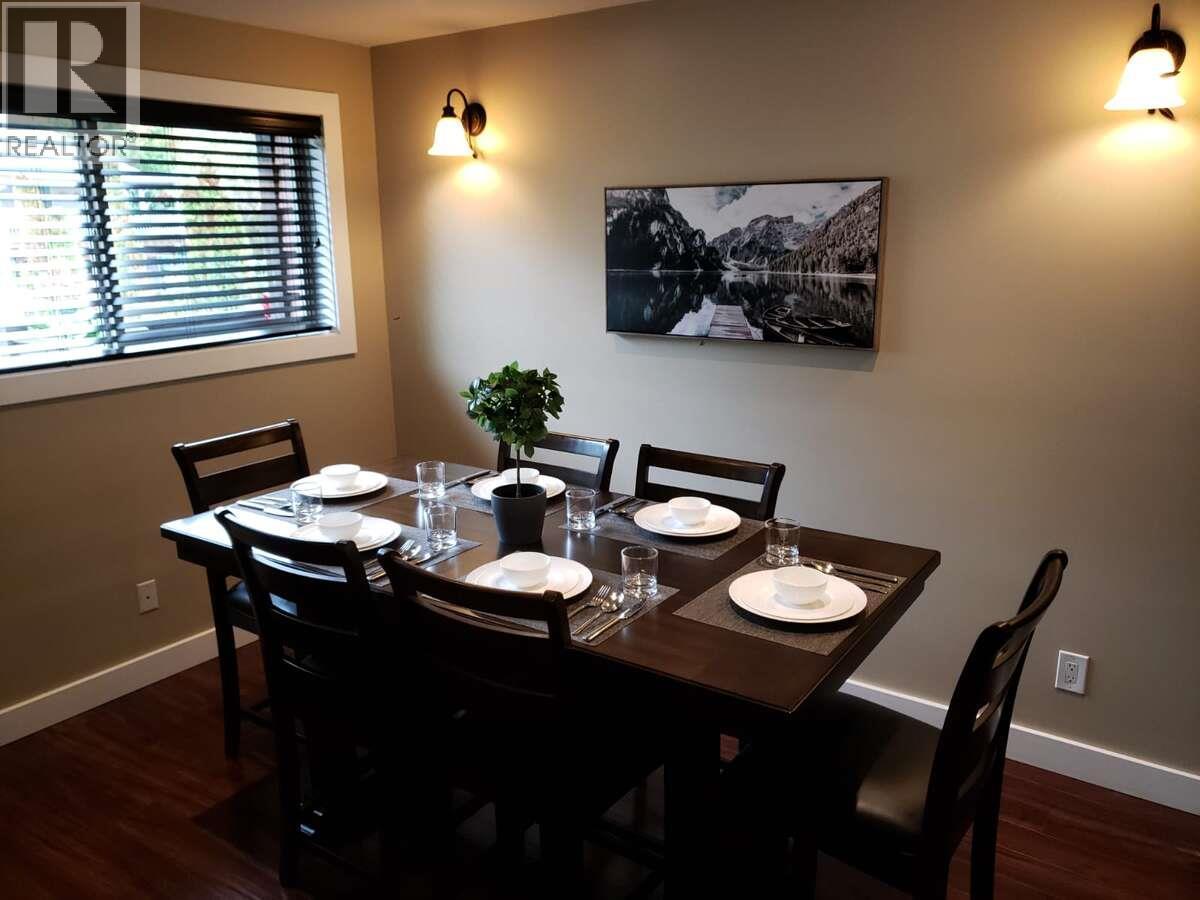 9200 Shale Avenue, Summerland, BC - Indoor Photo Showing Dining Room