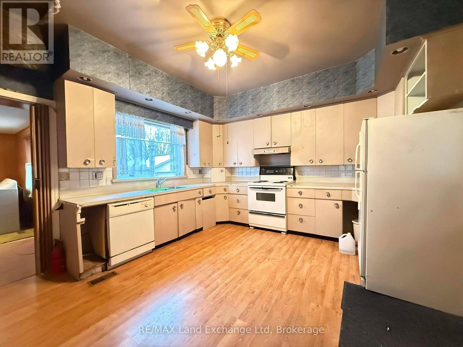 126 Diagonal Road, North Huron (Wingham), ON - Indoor Photo Showing Kitchen