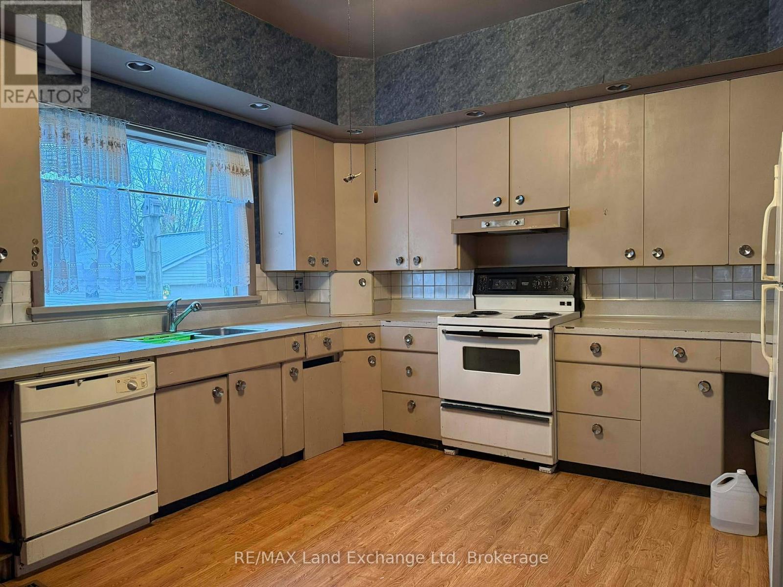 126 Diagonal Road, North Huron (Wingham), ON - Indoor Photo Showing Kitchen With Double Sink